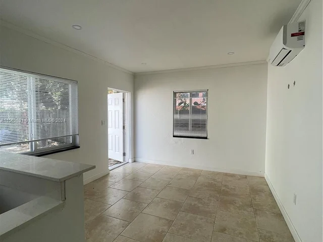 572 NE 67th St # 6, Miami FL 33138