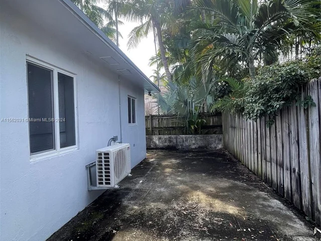 572 NE 67th St # 6, Miami FL 33138