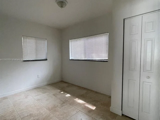 572 NE 67th St # 6, Miami FL 33138