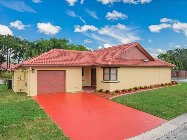 11301 SW 4th St, Pembroke Pines FL 33025
