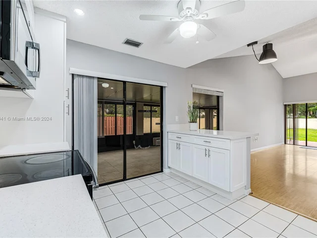 11301 SW 4th St, Pembroke Pines FL 33025