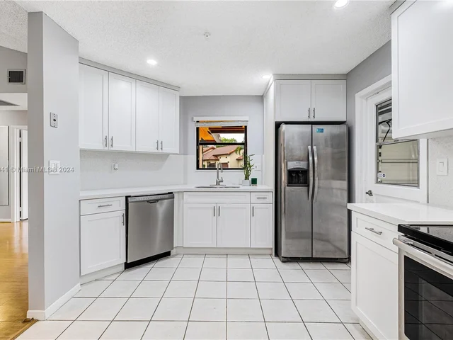 11301 SW 4th St, Pembroke Pines FL 33025