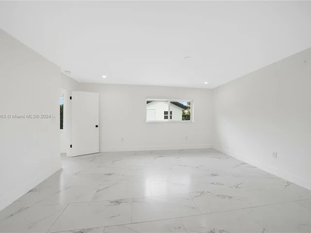 7961 NW 175th St, Hialeah FL 33015