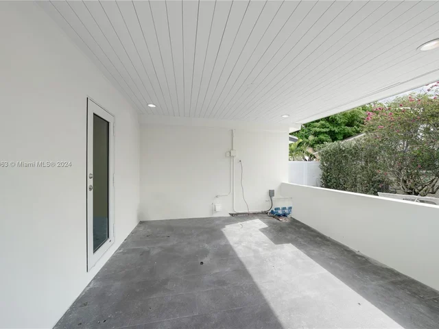 7961 NW 175th St, Hialeah FL 33015