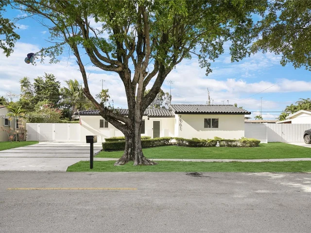 7961 NW 175th St, Hialeah FL 33015