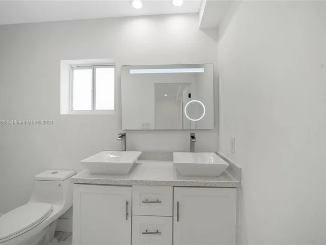 7961 NW 175th St, Hialeah FL 33015