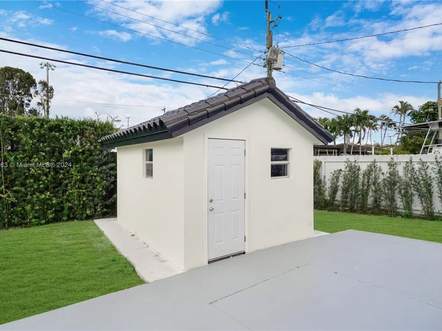 7961 NW 175th St, Hialeah FL 33015