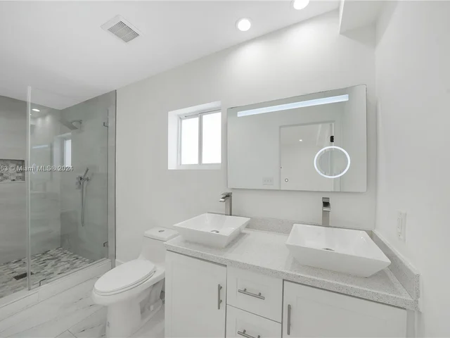 7961 NW 175th St, Hialeah FL 33015