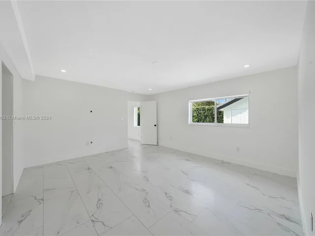 7961 NW 175th St, Hialeah FL 33015