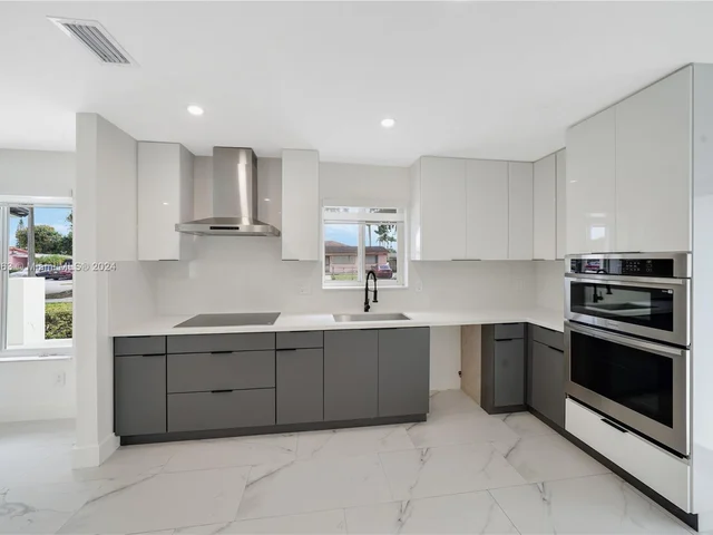 7961 NW 175th St, Hialeah FL 33015