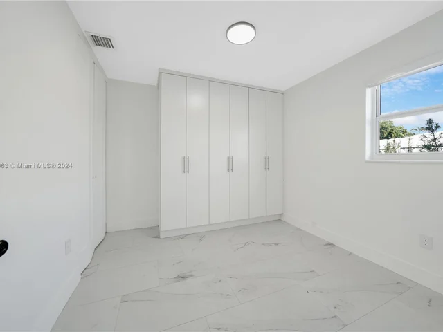 7961 NW 175th St, Hialeah FL 33015