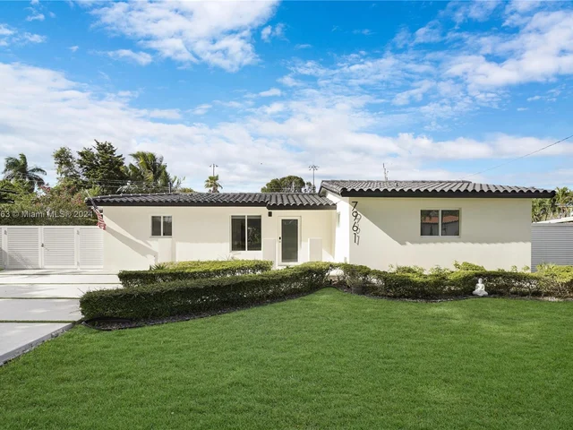 7961 NW 175th St, Hialeah FL 33015