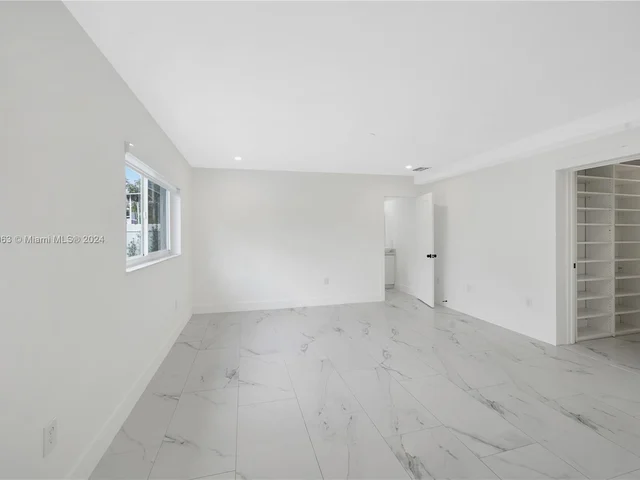 7961 NW 175th St, Hialeah FL 33015