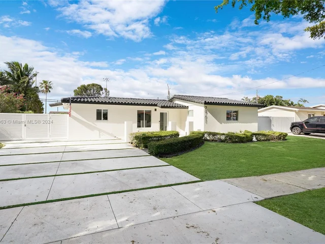 7961 NW 175th St, Hialeah FL 33015
