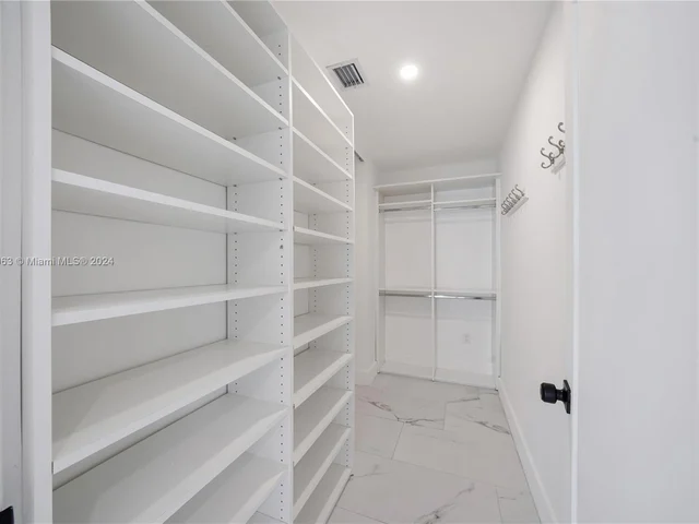 7961 NW 175th St, Hialeah FL 33015