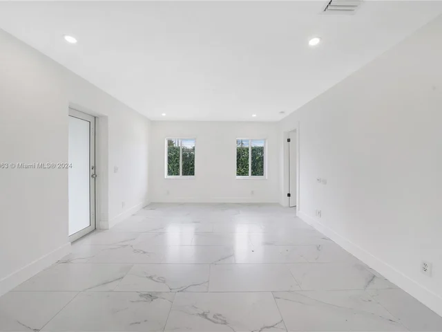 7961 NW 175th St, Hialeah FL 33015