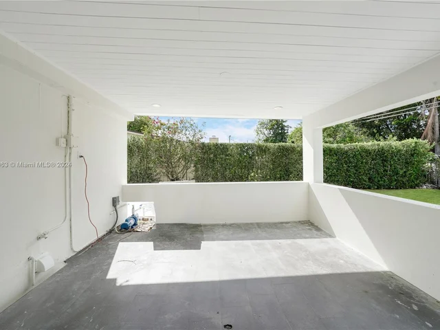 7961 NW 175th St, Hialeah FL 33015