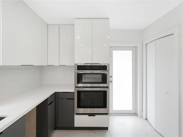 7961 NW 175th St, Hialeah FL 33015