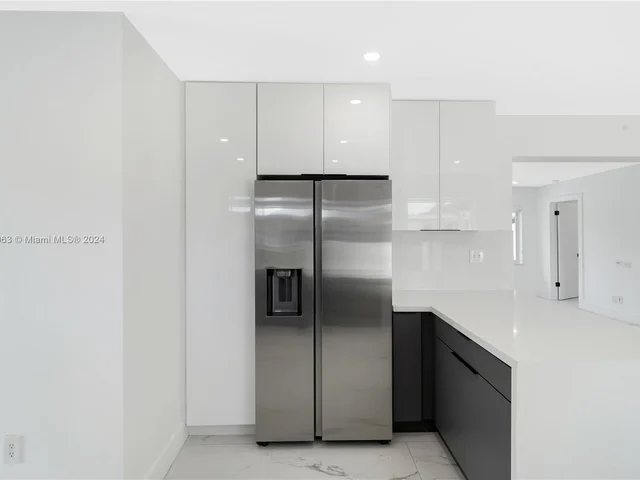 7961 NW 175th St, Hialeah FL 33015