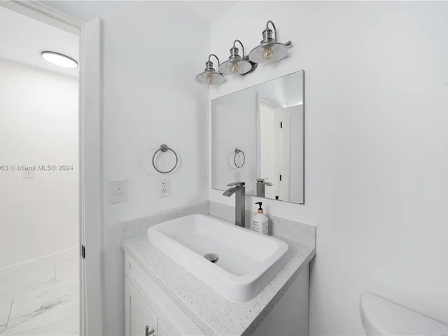 7961 NW 175th St, Hialeah FL 33015