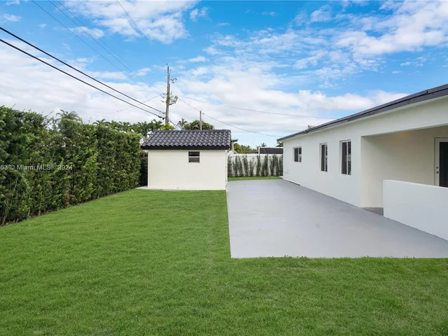 7961 NW 175th St, Hialeah FL 33015