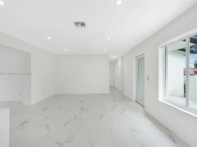 7961 NW 175th St, Hialeah FL 33015