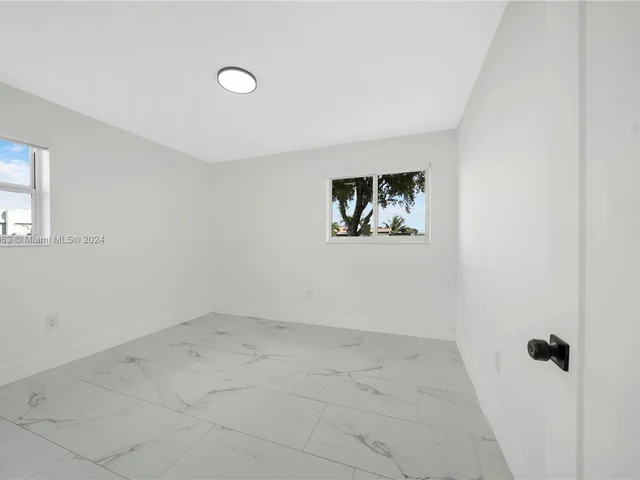 7961 NW 175th St, Hialeah FL 33015