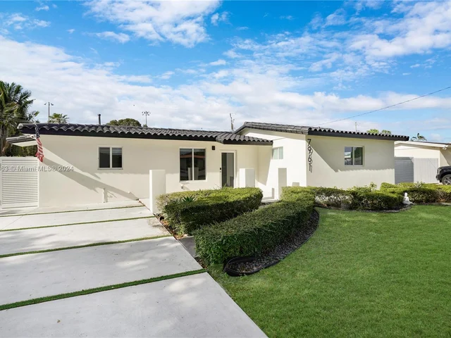 7961 NW 175th St, Hialeah FL 33015