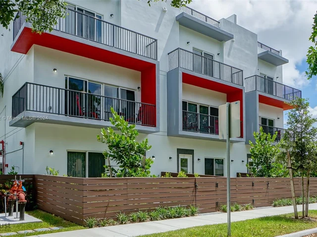 1813 Madison St # 3, Hollywood FL 33020