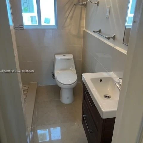 76 W 14th St # 0, Hialeah FL 33010