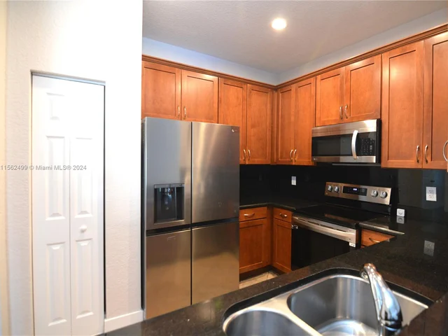 5752 Hampton Hills Blvd, Tamarac FL 33321