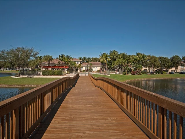 2564 Centergate Dr # 206, Miramar FL 33025