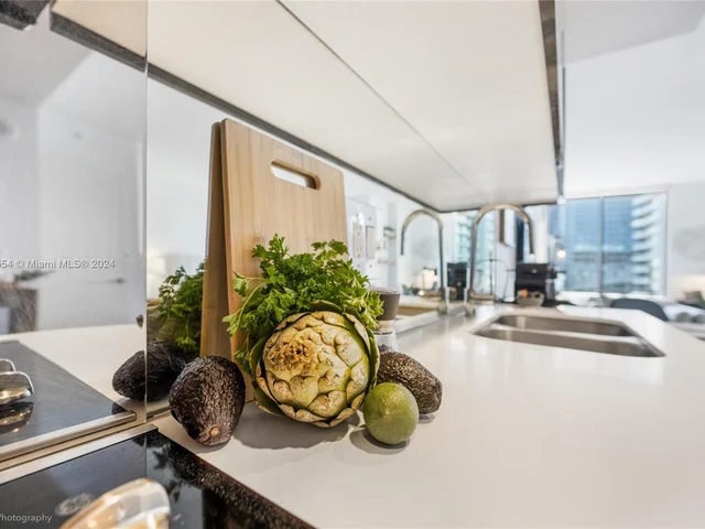 31 SE 6th St # 2703, Miami FL 33131