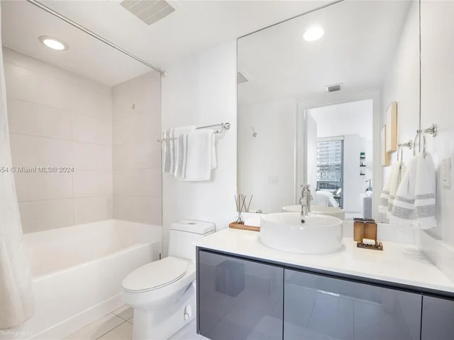 31 SE 6th St # 2703, Miami FL 33131