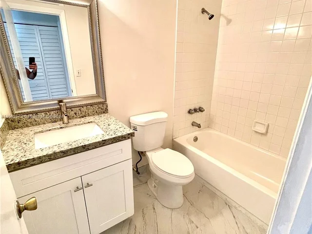 6900 Nova Dr # 204, Davie FL 33317