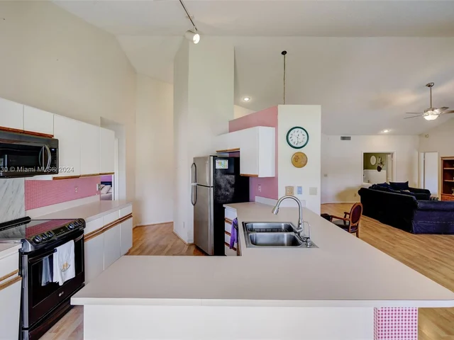 5726 SW 89th Way, Cooper City FL 33328