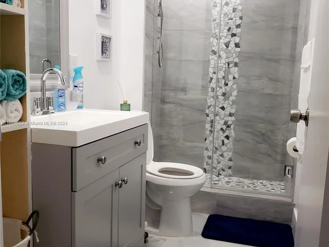 737 NW 41st St # B, Miami FL 33127