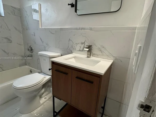 980 NE 169th St # 104, North Miami Beach FL 33162