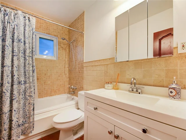 1212 Aguila Ave, Coral Gables FL 33134