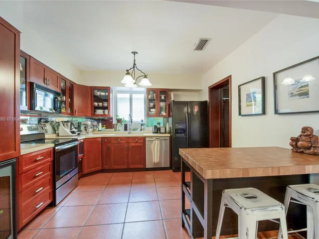 1212 Aguila Ave, Coral Gables FL 33134