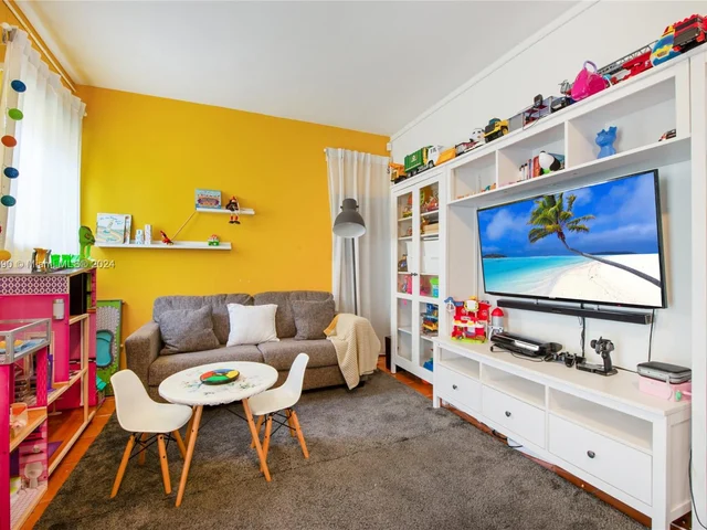 1212 Aguila Ave, Coral Gables FL 33134