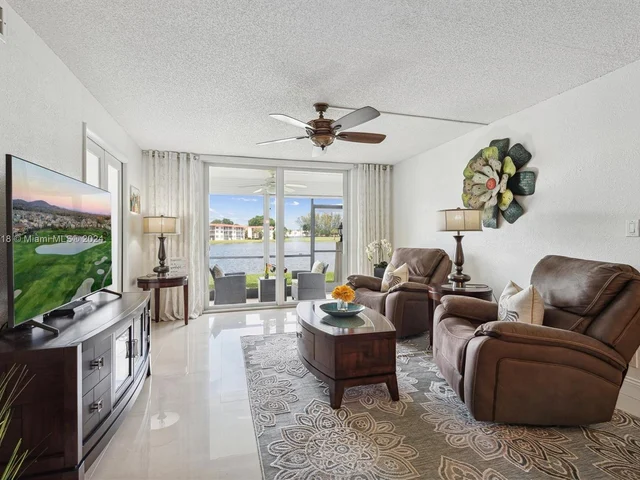 9423 S Hollybrook Lake Dr # 110, Pembroke Pines FL 33025