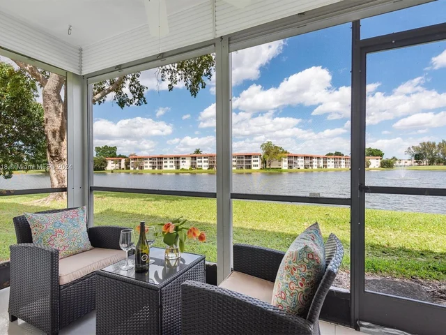 9423 S Hollybrook Lake Dr # 110, Pembroke Pines FL 33025