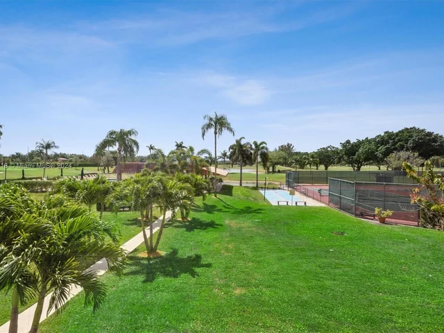 9423 S Hollybrook Lake Dr # 110, Pembroke Pines FL 33025