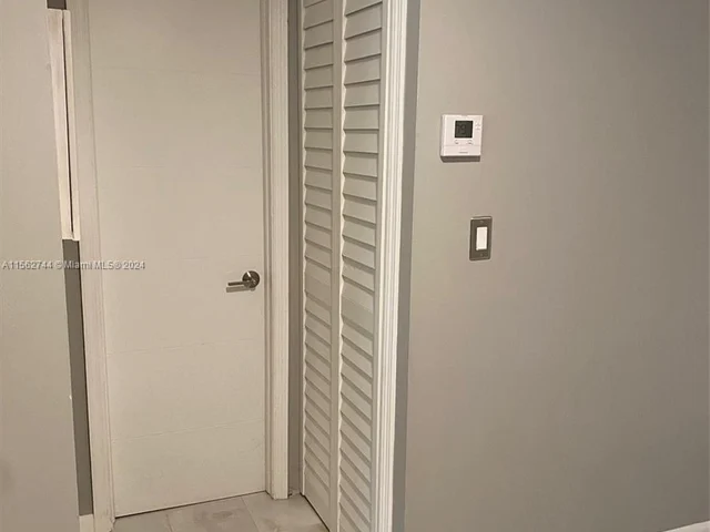 590 NE 199th Ter # 2Y, Miami FL 33179