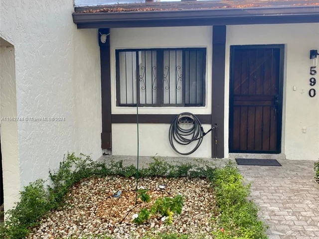 590 NE 199th Ter # 2Y, Miami FL 33179