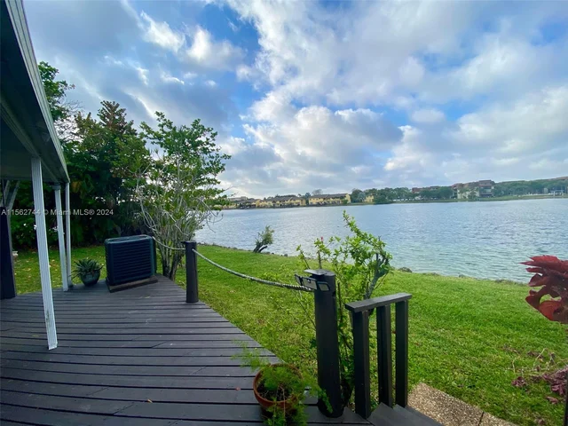 590 NE 199th Ter # 2Y, Miami FL 33179