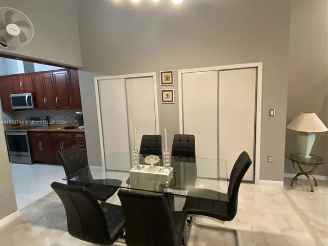 590 NE 199th Ter # 2Y, Miami FL 33179