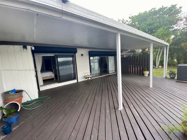 590 NE 199th Ter # 2Y, Miami FL 33179