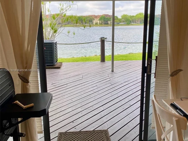 590 NE 199th Ter # 2Y, Miami FL 33179